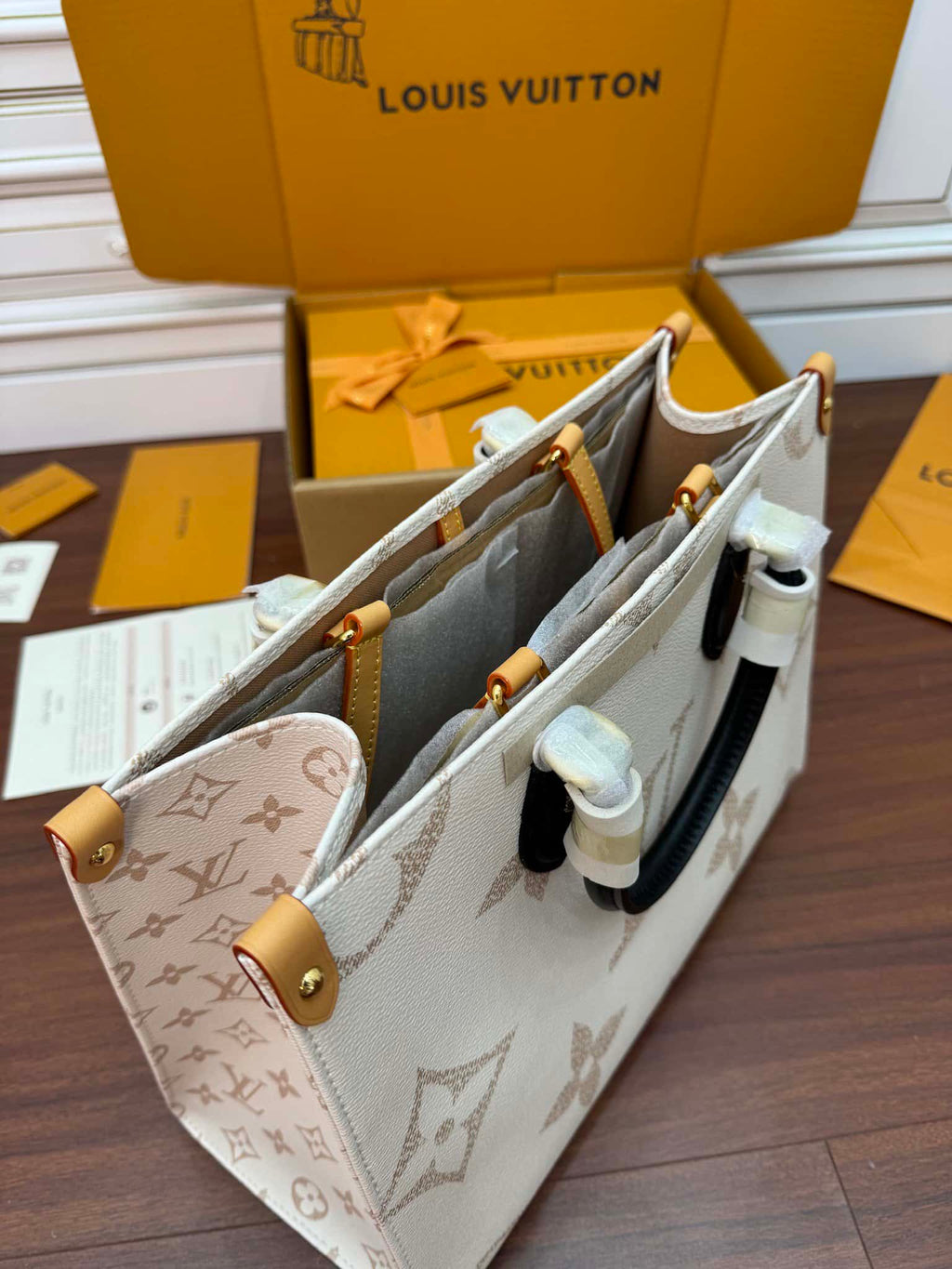 Louis Vuitton Onthego MM Tote Bag Monogram Dune Cruise 35 x 27 x 14 cm
