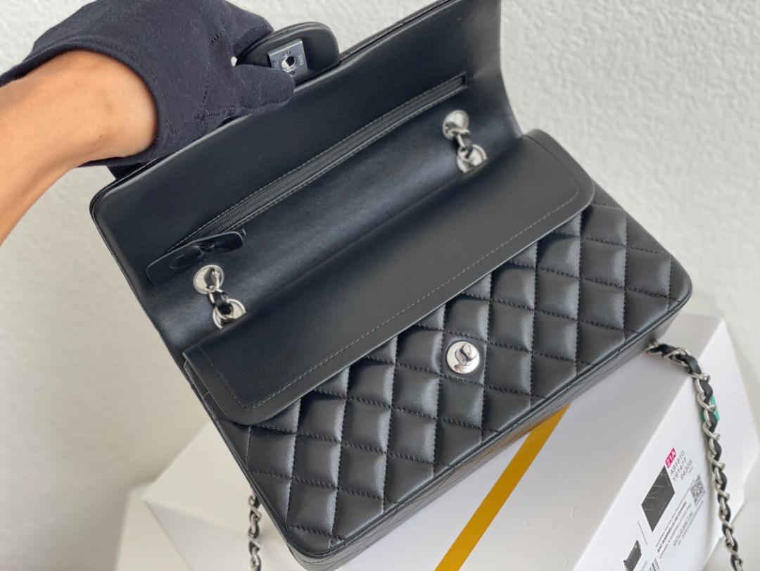Chanel timeless classic Flap bag lambskin